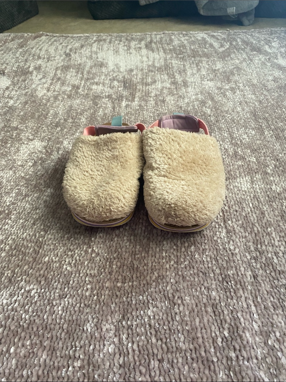 Steve Madden Beige Fuzzy Kids Slip-On Clogs